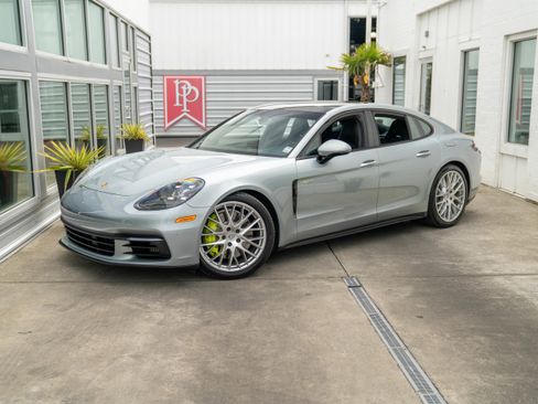 Used 2018 Porsche Panamera 4 image 2
