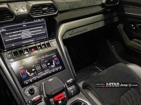 Used 2023 Lamborghini Urus Performante image 14