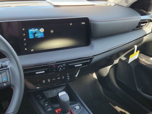 New 2025 Nissan Kicks SR w/ Illumination Package image 18