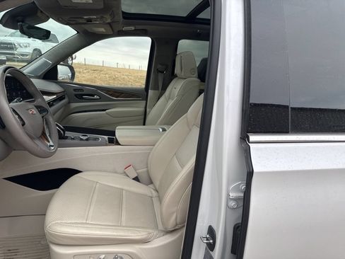 Used 2023 Cadillac Escalade Premium Luxury Platinum w/ Heavy-Duty Trailer Package AWD/4WD image 13