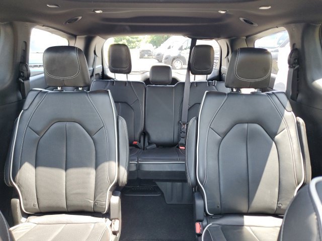 Used 2026 Chrysler Pacifica Limited FWD image 13