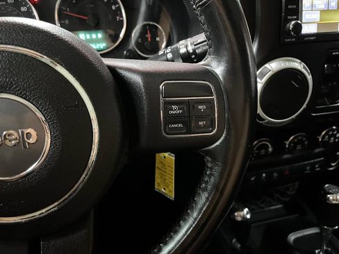 Used 2018 Jeep Wrangler Unlimited Sahara w/ Mopar Chrome Edition Group AWD/4WD image 12