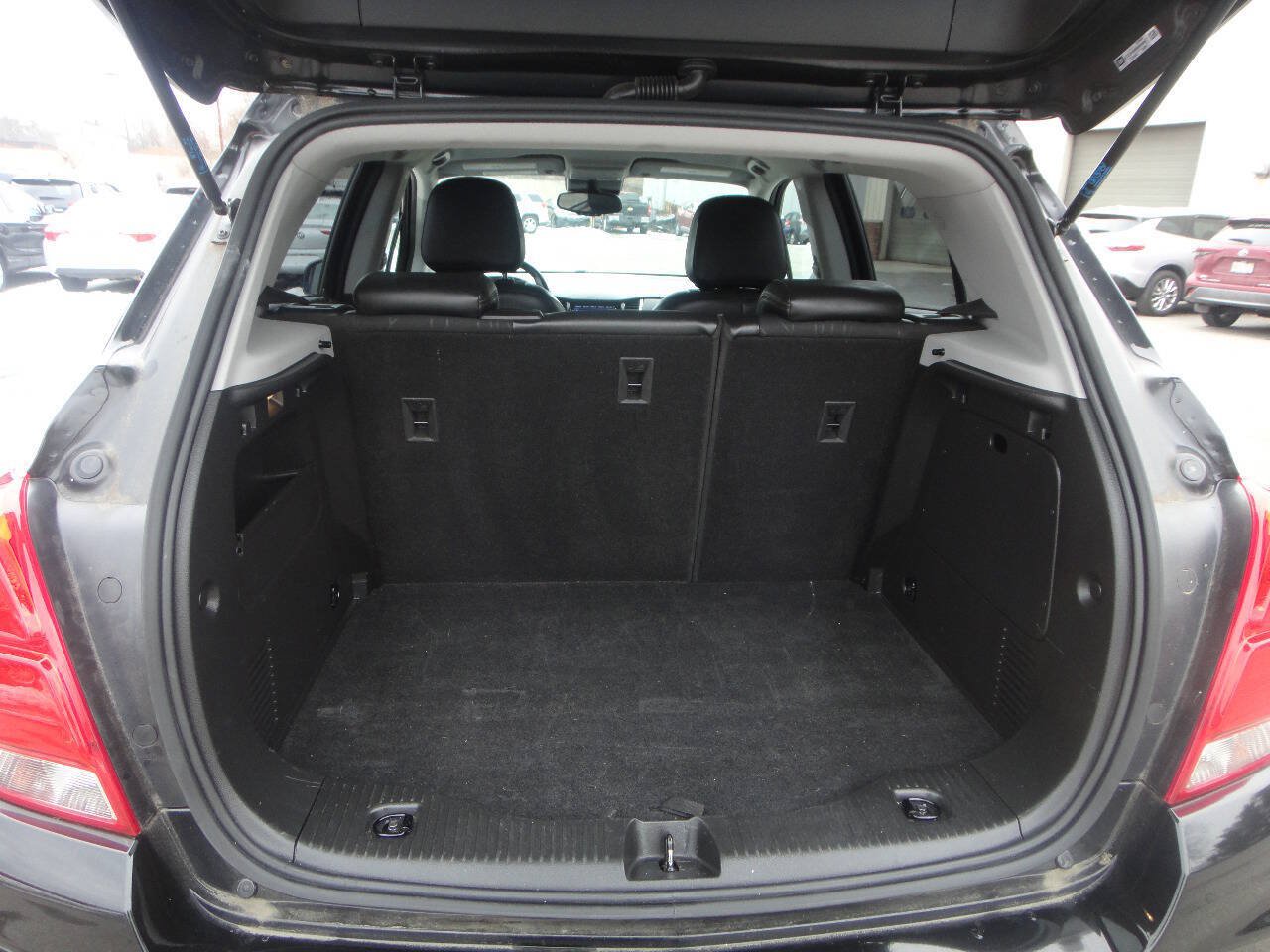 Used 2019 Chevrolet Trax LT w/ LT Convenience Package AWD/4WD image 15