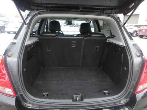 Used 2019 Chevrolet Trax LT w/ LT Convenience Package AWD/4WD image 15