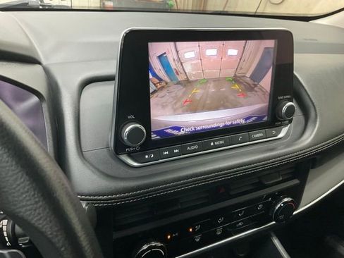 Used 2024 Nissan Rogue S image 11