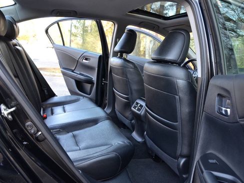 Used 2015 Honda Accord Touring image 10