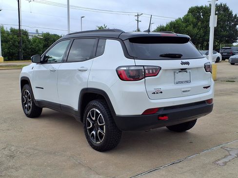 Used 2025 Jeep Compass Trailhawk AWD/4WD image 7