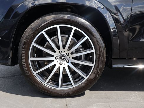 Used 2025 Mercedes-Benz GLS 450 4MATIC w/ AMG Line Exterior image 9