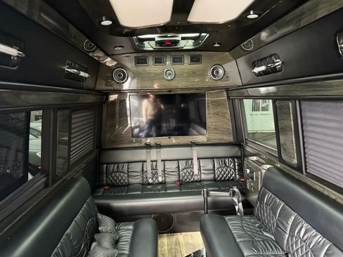 Used 2021 Mercedes-Benz Sprinter 3500 w/ Comfort Plus Package image 48