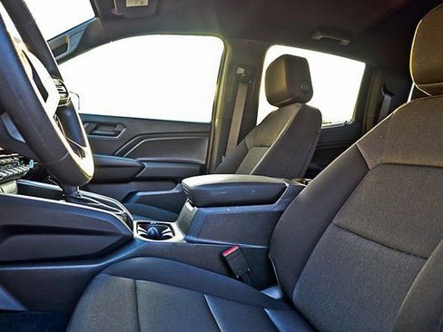 Used 2025 Chevrolet Colorado W/T w/ Advanced Trailering Package image 18