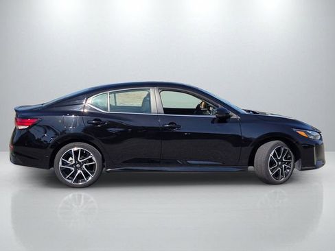 Used 2025 Nissan Sentra SR FWD image 3