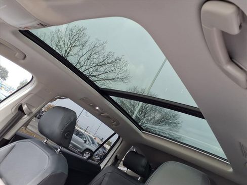 Used 2020 Volkswagen Tiguan SE w/ Panoramic Sunroof Package image 13
