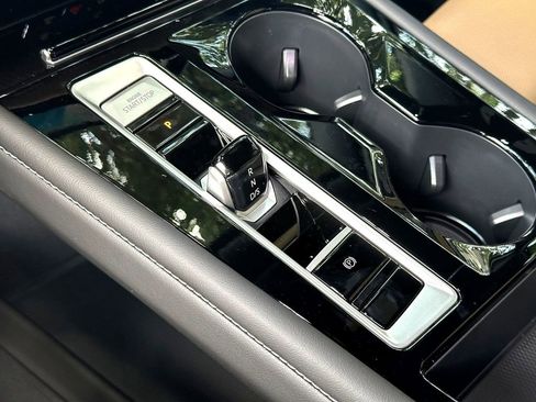 New 2026 Volkswagen Atlas Cross Sport SE FWD image 18