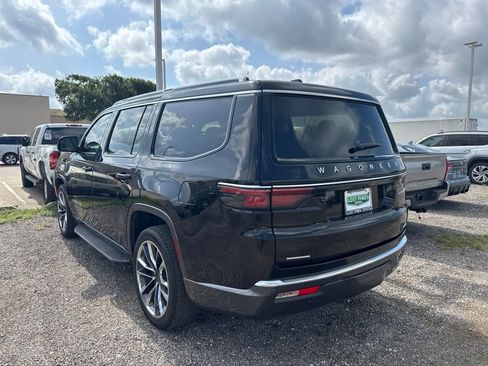 Used 2022 Jeep Wagoneer Series II w/ Premium Group I AWD/4WD image 2
