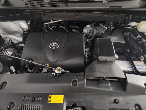 Used 2018 Toyota Highlander XLE AWD/4WD image 32