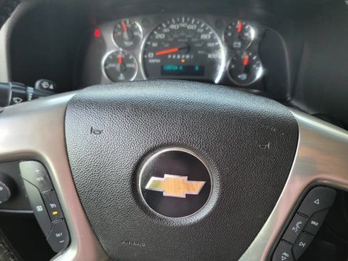 Used 2018 Chevrolet Express 2500 w/ Driver Convenience Package image 32