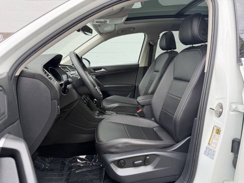 Used 2021 Volkswagen Tiguan SE w/ Panoramic Sunroof Package AWD/4WD image 10