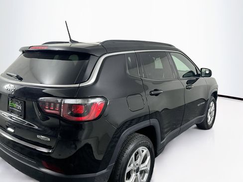 Used 2025 Jeep Compass Latitude AWD/4WD image 9