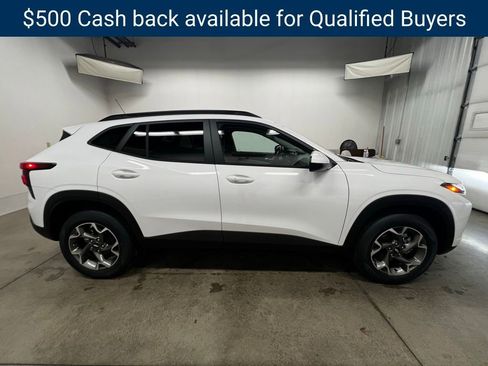 New 2026 Chevrolet Trax LT image 2