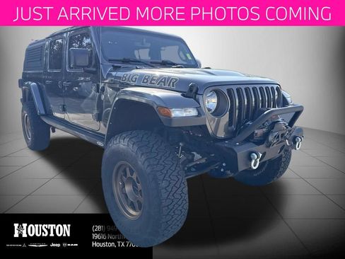 Used 2023 Jeep Gladiator Rubicon w/ Cold Weather Group AWD/4WD image 1