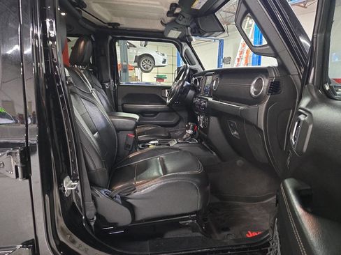 Used 2020 Jeep Gladiator Overland image 23