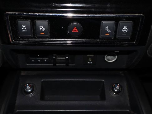 Used 2017 Nissan Titan Platinum Reserve AWD/4WD image 22