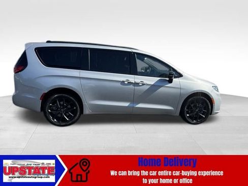 New 2026 Chrysler Pacifica Limited w/ S Appearance Package image 8