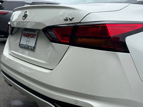 Certified 2021 Nissan Altima 2.5 SV w/ SV Premium Package FWD image 9