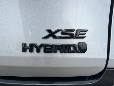 Used 2023 Toyota Sienna XSE AWD/4WD image 9