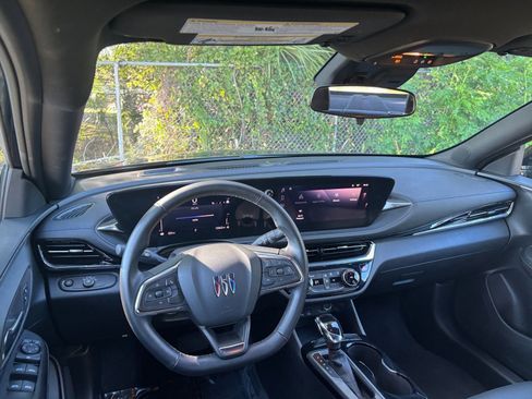 Used 2025 Buick Envista Sport Touring image 33