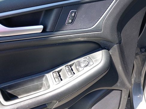 Used 2021 Ford Edge SE image 12