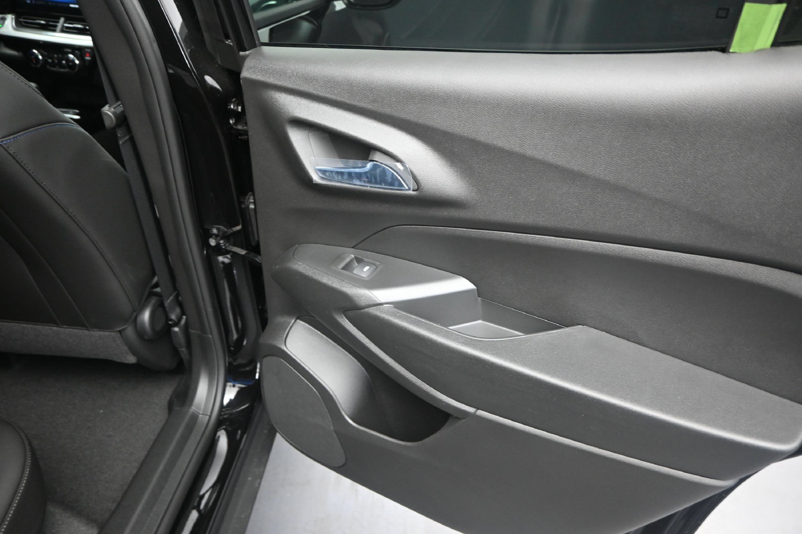 New 2026 Chevrolet Trax LT w/ Midnight Edition FWD image 20