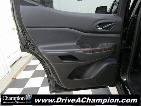 Used 2021 GMC Acadia Denali w/ Denali Ultimate Package image 19