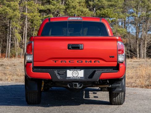Used 2022 Toyota Tacoma TRD Off-Road image 7