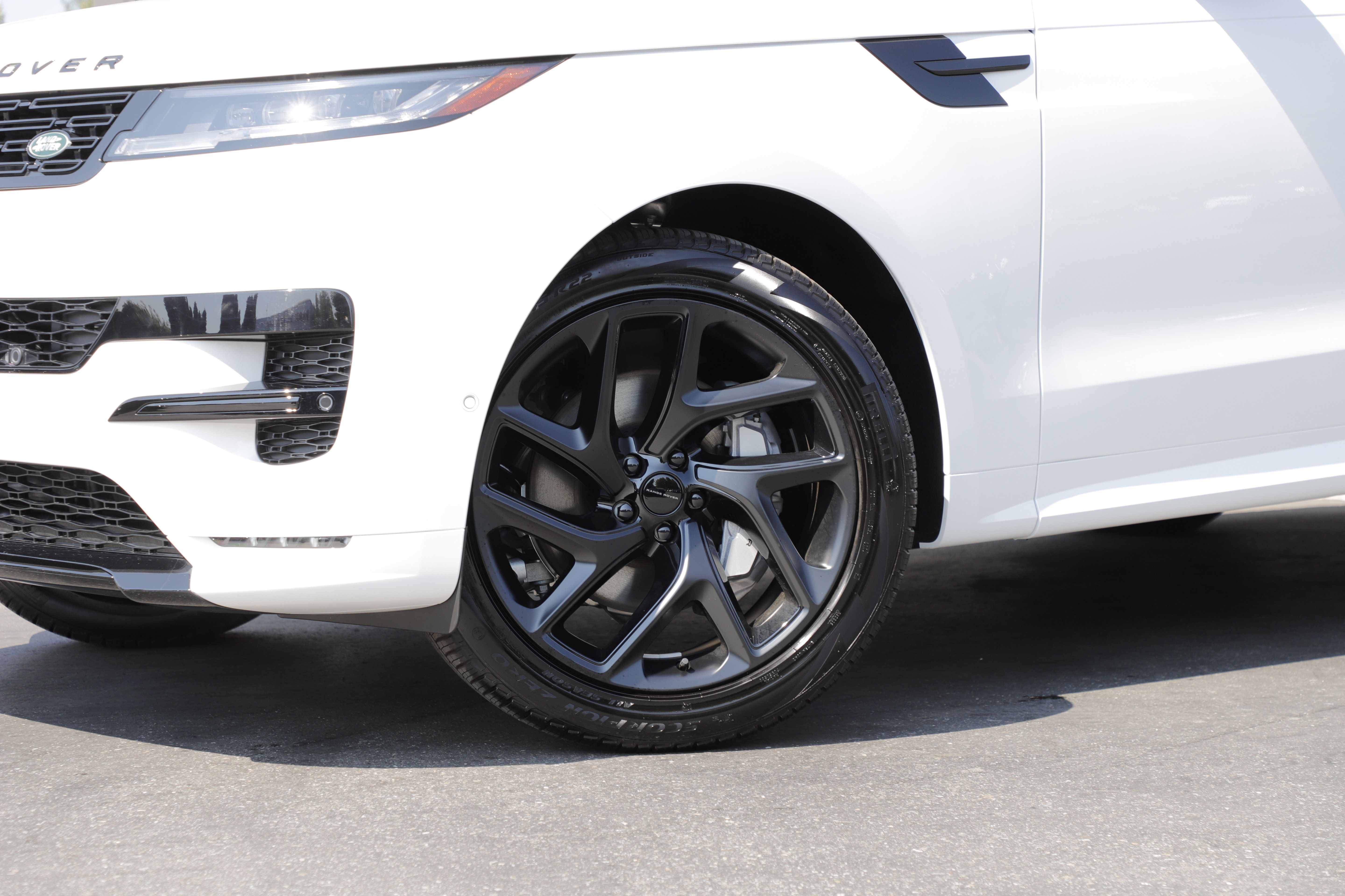 New 2026 Land Rover Range Rover Sport Dynamic SE AWD/4WD image 2