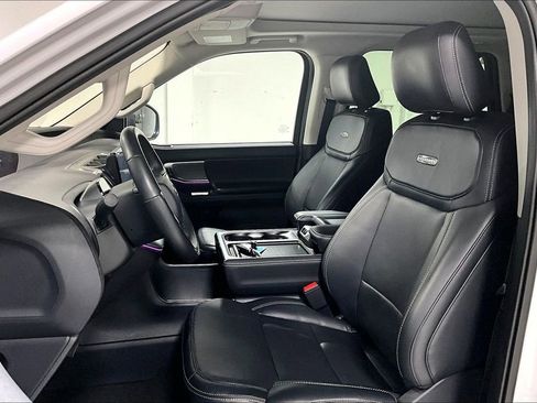 Used 2025 Ford Expedition Platinum AWD/4WD image 34