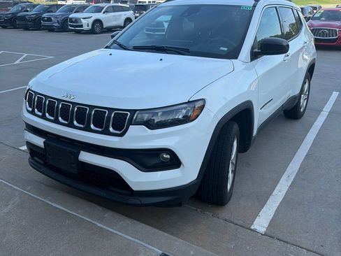 Used 2024 Jeep Compass Latitude AWD/4WD image 1