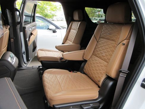 Used 2024 Cadillac Escalade Sport w/ Touring Package AWD/4WD image 26