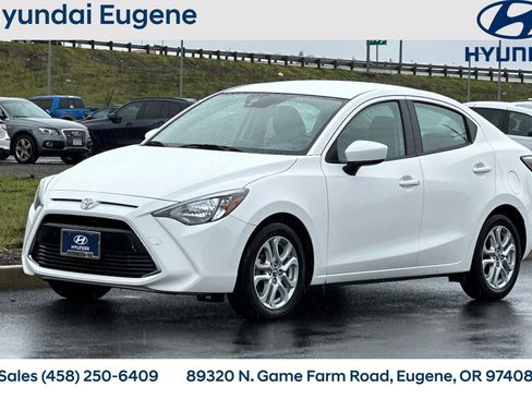 Used 2017 Toyota Yaris iA image 9