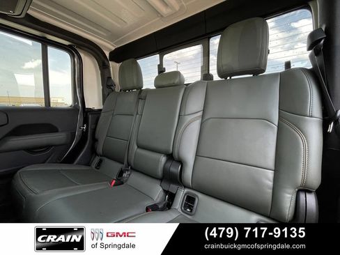 Used 2025 Jeep Gladiator Mojave w/ Convenience Group AWD/4WD image 25