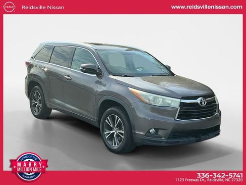 Used 2016 Toyota Highlander XLE image 8