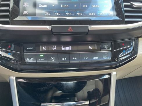 Used 2017 Honda Accord Touring image 28