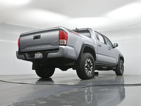 Used 2019 Toyota Tacoma TRD Off-Road w/ Technology Package AWD/4WD image 48