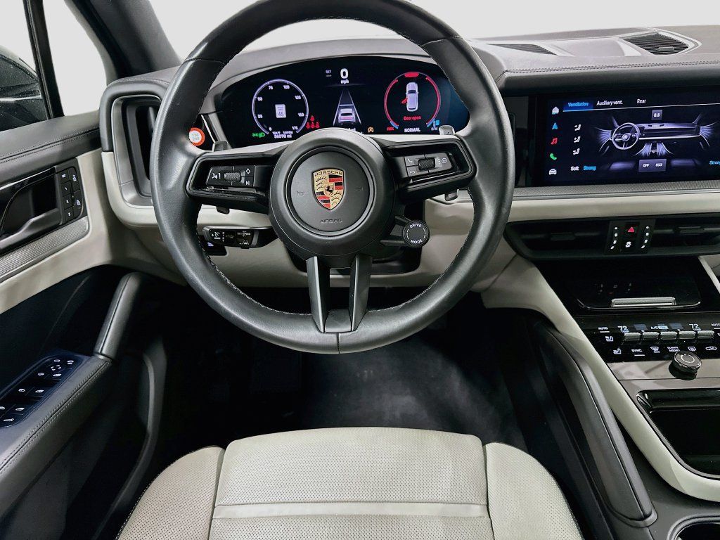 Certified 2024 Porsche Cayenne AWD/4WD image 23
