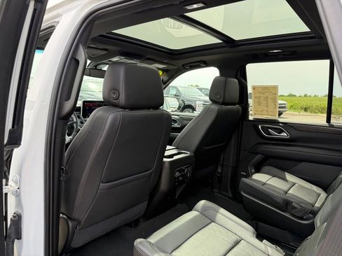 Used 2021 Chevrolet Tahoe Z71 w/ Z71 Off-Road Package AWD/4WD image 12