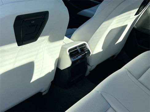 Certified 2025 BMW i5 eDrive40i w/ Premium Package image 17