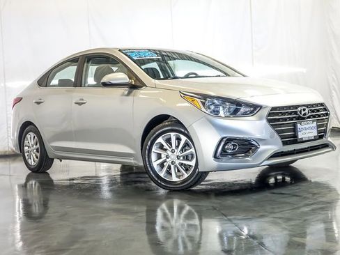 Used 2020 Hyundai Accent SEL FWD image 2