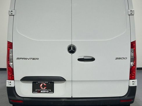 Used 2019 Mercedes-Benz Sprinter 2500 image 6