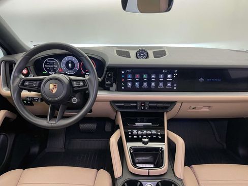 Used 2025 Porsche Cayenne Coupe image 26