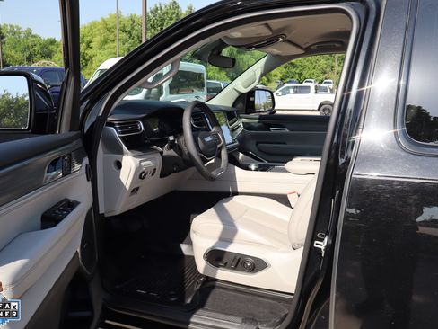 Used 2023 Jeep Wagoneer Series III w/ Convenience Group I RWD image 23